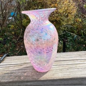 The Glass Eye Studio Art Glass MSH Iridescent Pink Swirl Vase 1984 around 6”